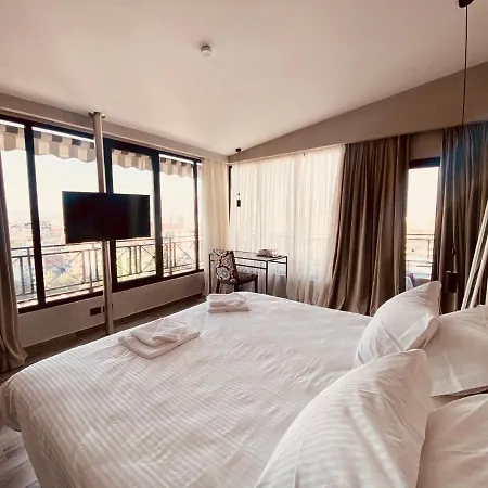 Liebeshotel Deluxe 01 Tirana