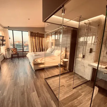 Deluxe 01 Yetişkin Oteli Tiran