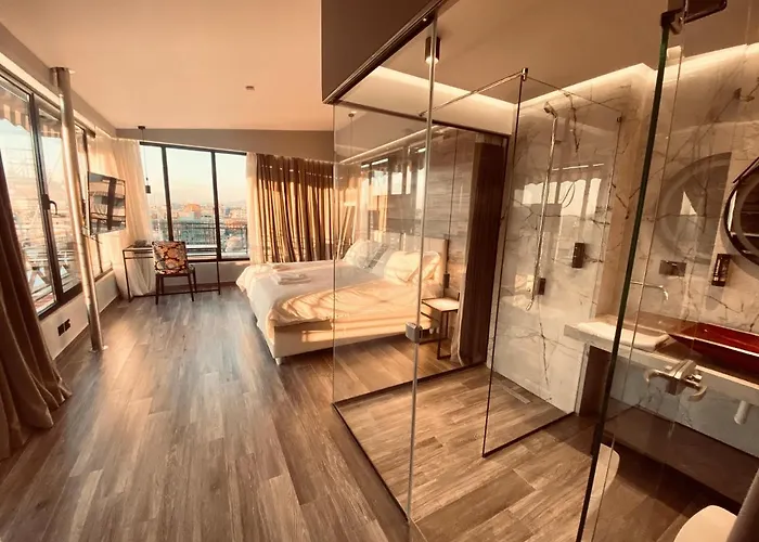 Deluxe 01 Yetişkin Oteli Tiran